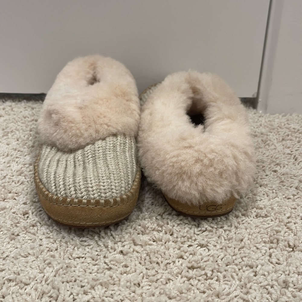 Ugg Cozy Knit Slippers Size 8